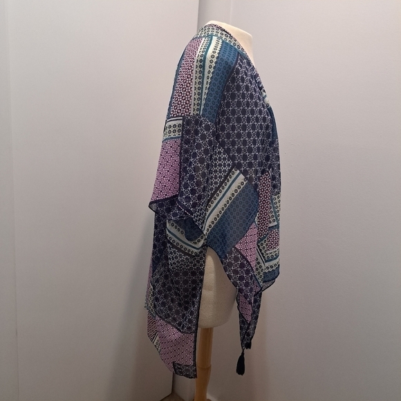 Multi Media Pattern One Size Cover Up - Picture 2 of 10